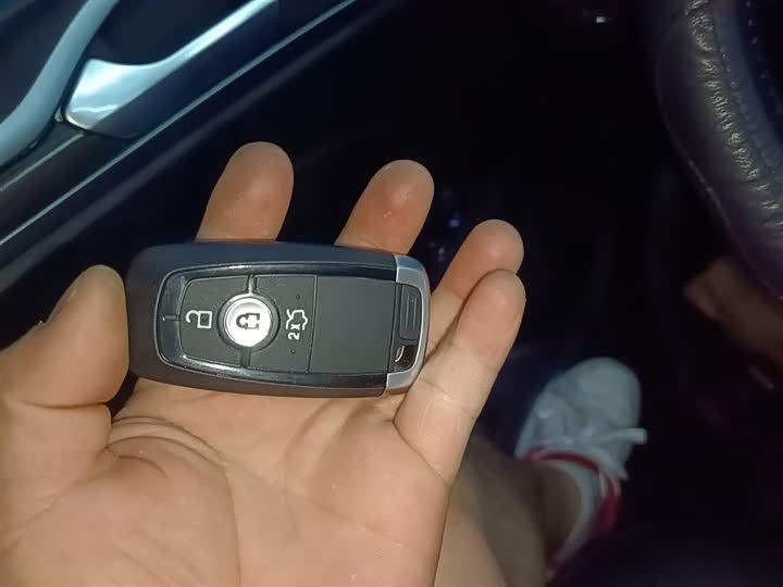 Фото 10 - Ford Mondeo