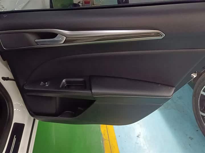 Фото 12 - Ford Mondeo