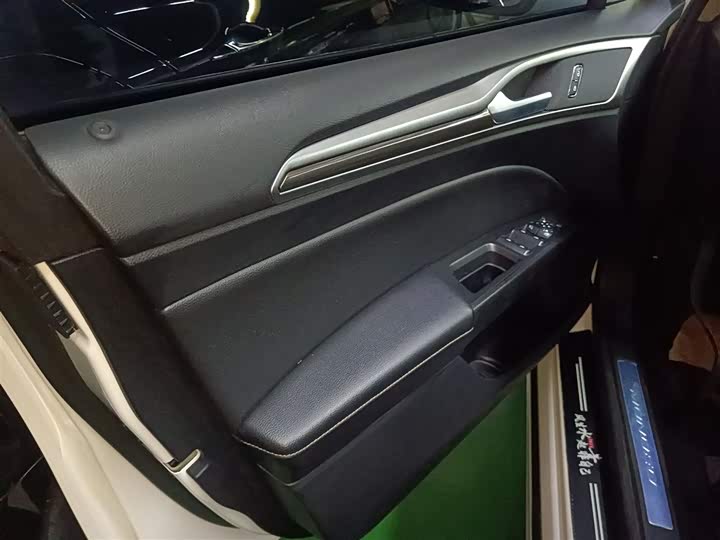 Фото 14 - Ford Mondeo