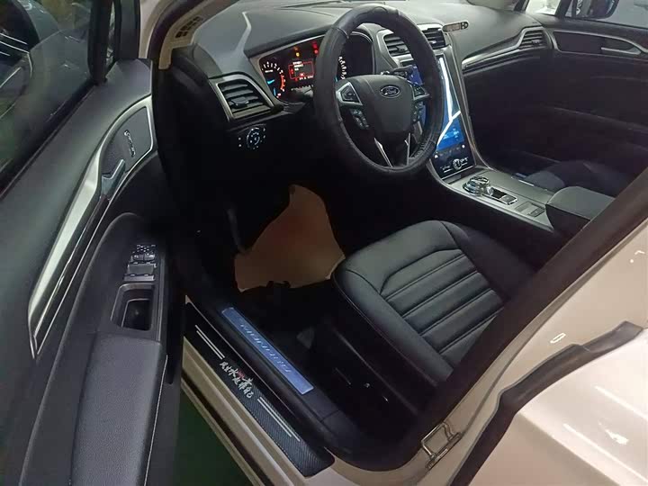 Фото 17 - Ford Mondeo