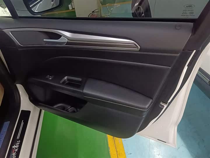 Фото 9 - Ford Mondeo