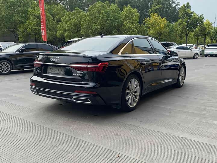 Фото 9 - Audi A6L