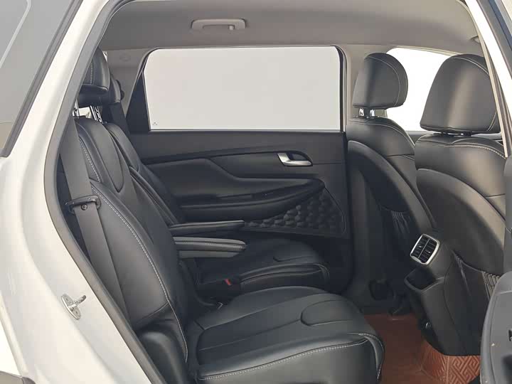 Фото 10 - Hyundai Santa Fe