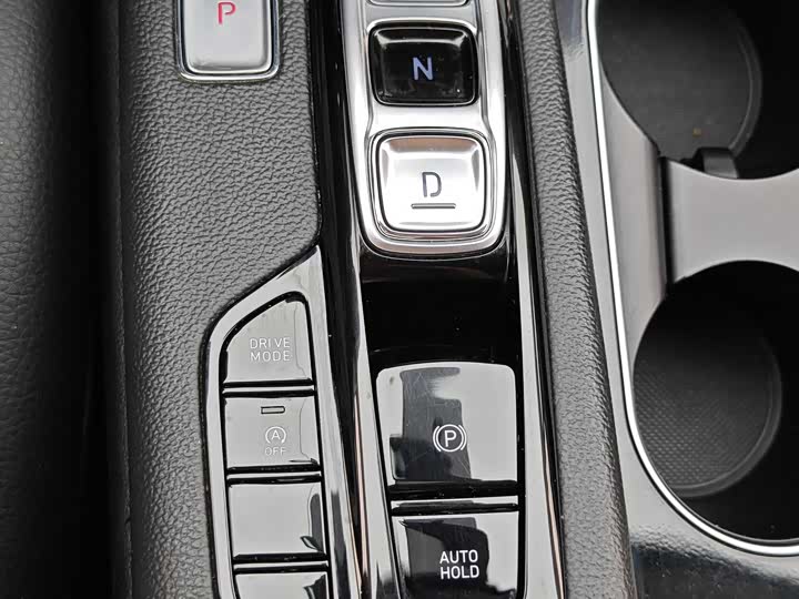 Фото 14 - Hyundai Santa Fe