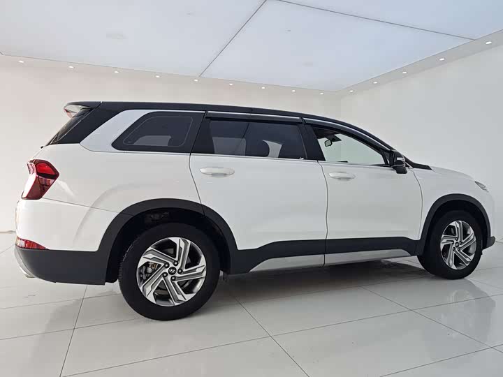 Фото 15 - Hyundai Santa Fe