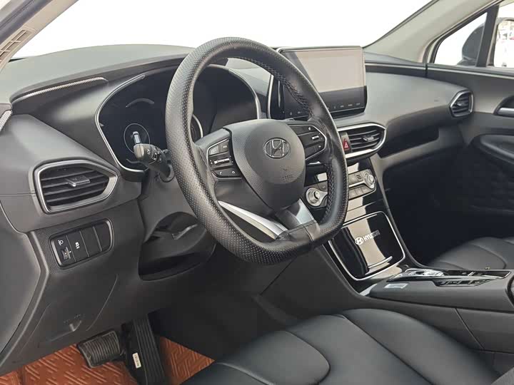 Фото 19 - Hyundai Santa Fe