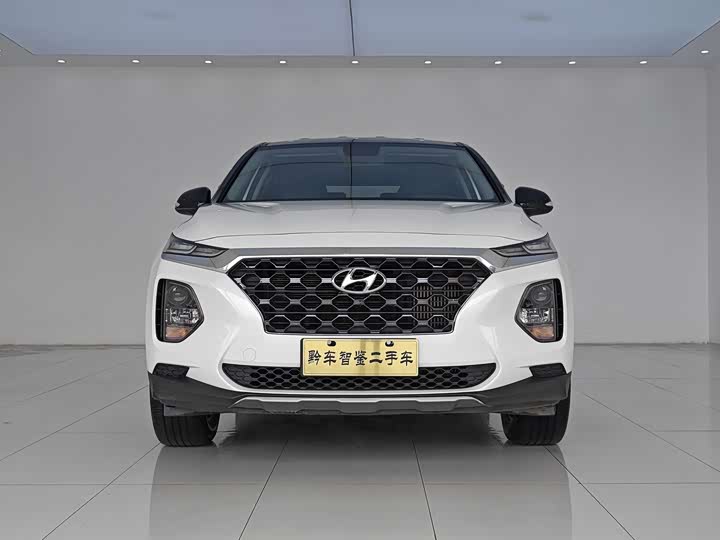 Фото 2 - Hyundai Santa Fe