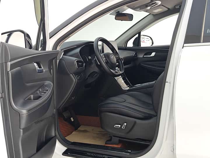 Фото 20 - Hyundai Santa Fe