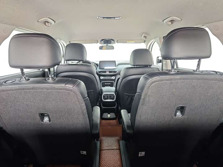 Фото 22 - Hyundai Santa Fe