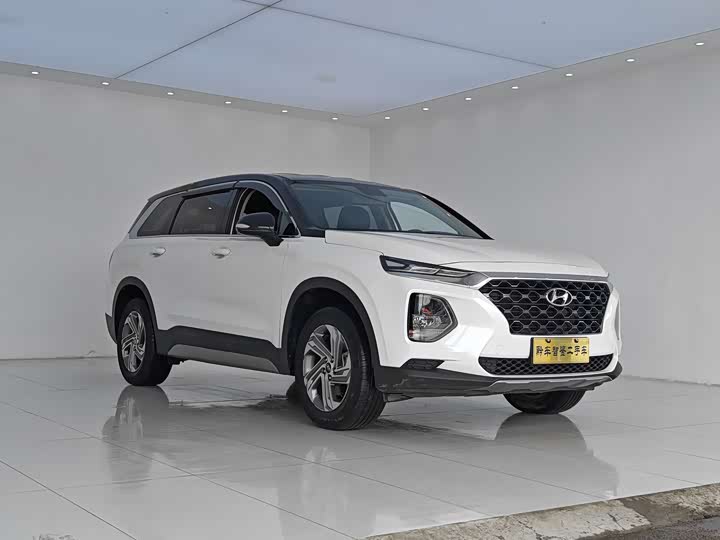 Фото 3 - Hyundai Santa Fe