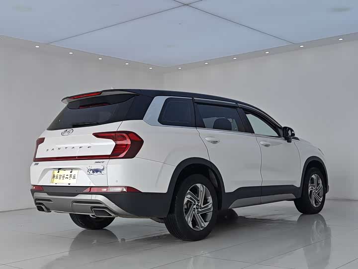 Фото 4 - Hyundai Santa Fe