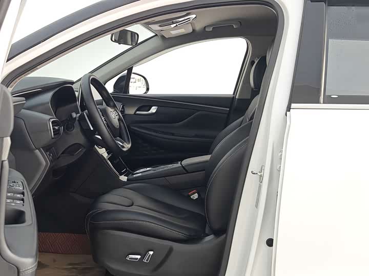 Фото 7 - Hyundai Santa Fe