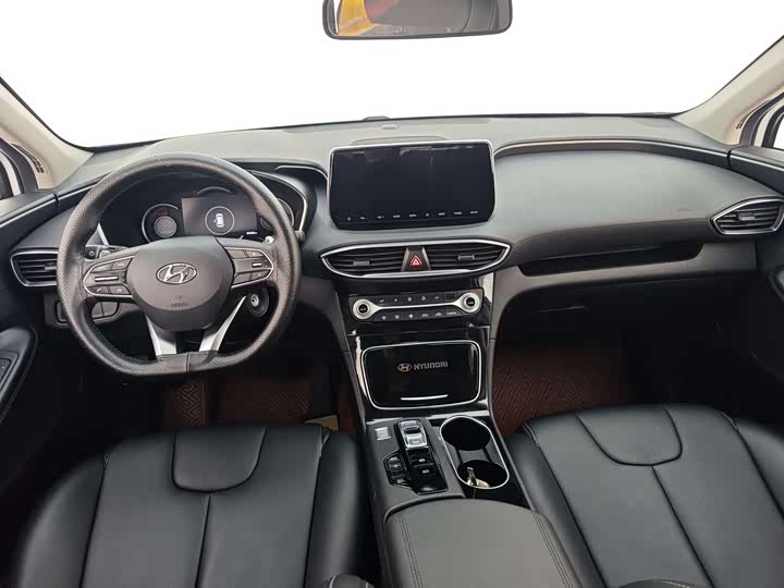 Фото 9 - Hyundai Santa Fe