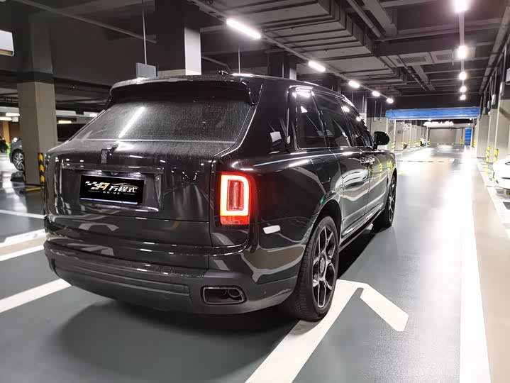 Фото 11 - Rolls-Royce Cullinan