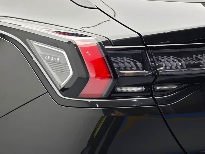 Фото 11 - Zeekr 001