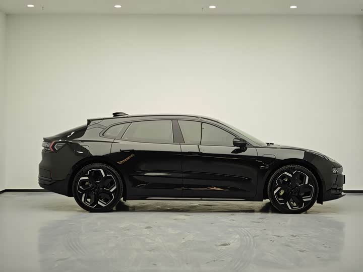 Фото 8 - Zeekr 001