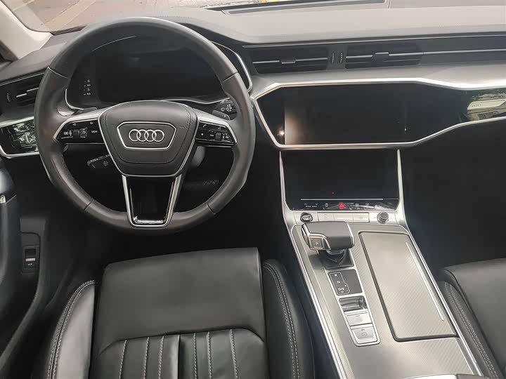 Фото 13 - Audi A6L