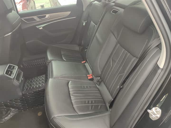 Фото 15 - Audi A6L