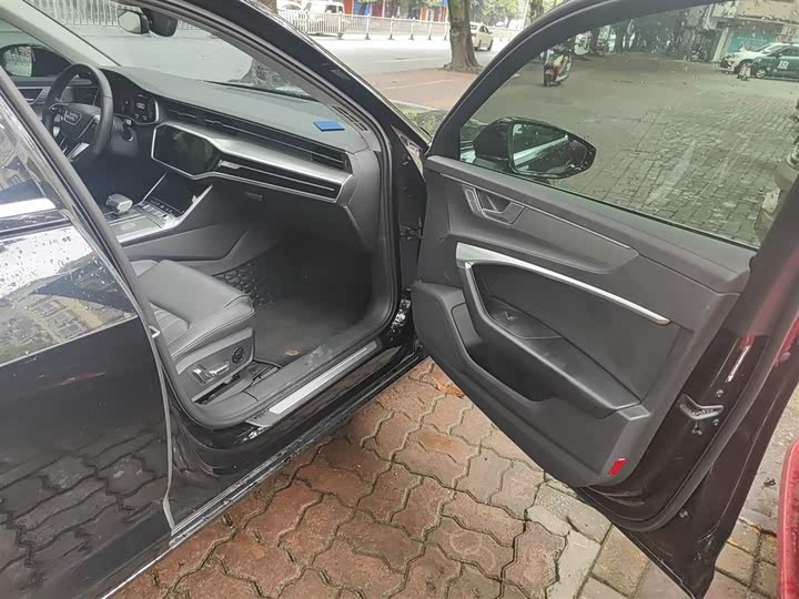 Фото 22 - Audi A6L