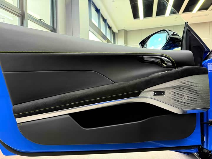 Фото 11 - Lotus Emira