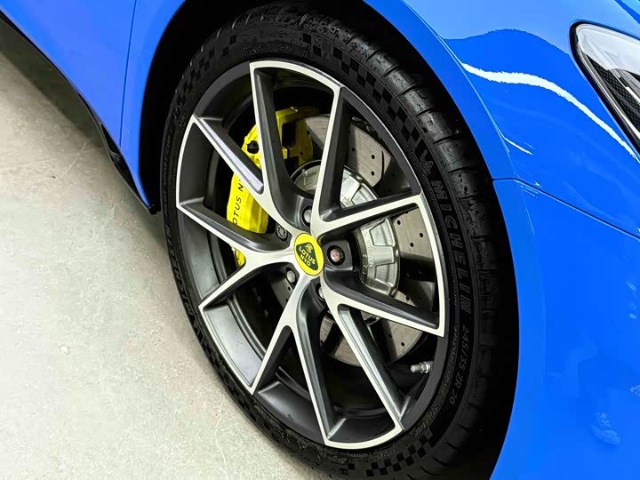 Фото 4 - Lotus Emira