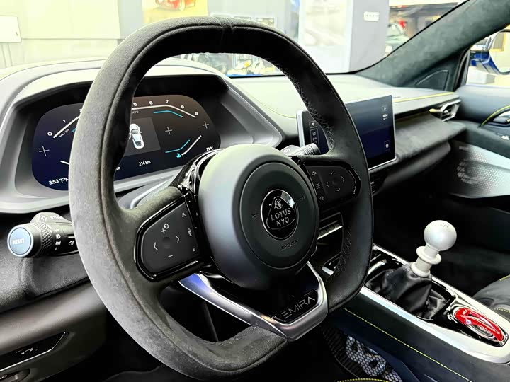 Фото 9 - Lotus Emira