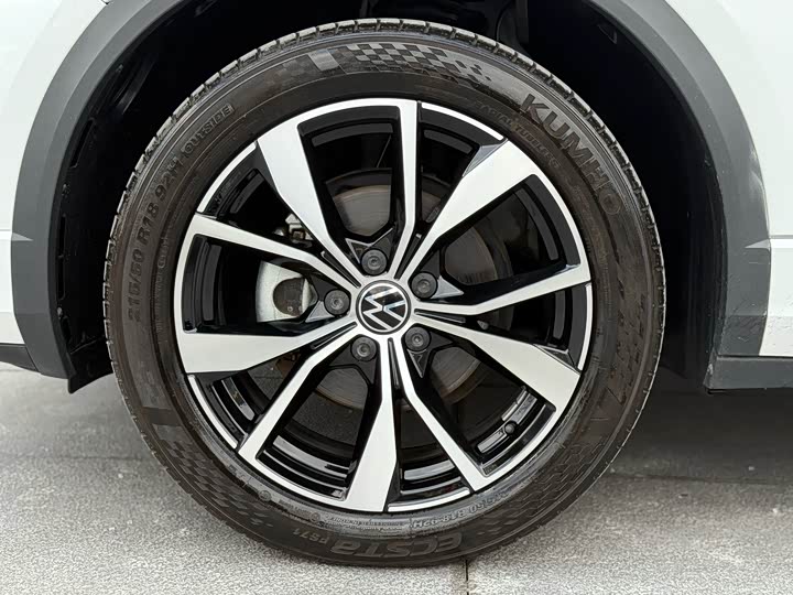 Фото 10 - Volkswagen T-Roc