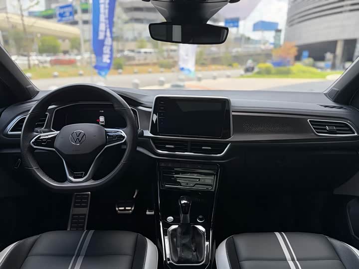 Фото 13 - Volkswagen T-Roc