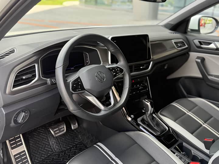 Фото 15 - Volkswagen T-Roc