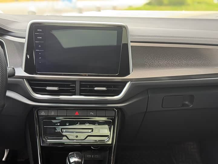 Фото 17 - Volkswagen T-Roc