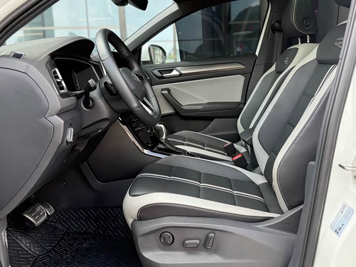 Фото 19 - Volkswagen T-Roc