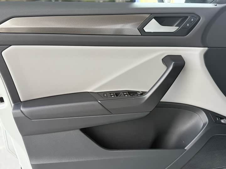 Фото 20 - Volkswagen T-Roc