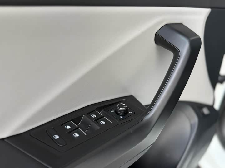 Фото 21 - Volkswagen T-Roc