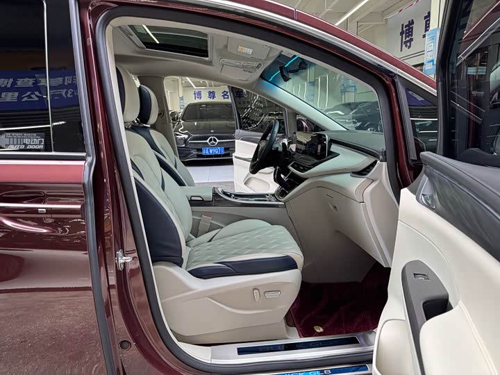 Фото 16 - Buick GL8 ES