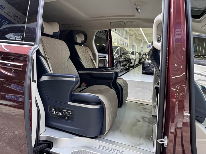 Фото 17 - Buick GL8 ES