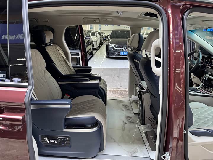 Фото 18 - Buick GL8 ES