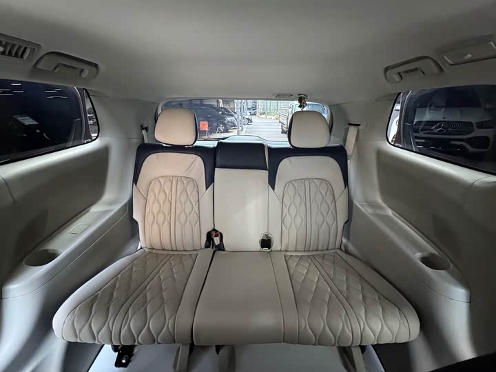 Фото 20 - Buick GL8 ES