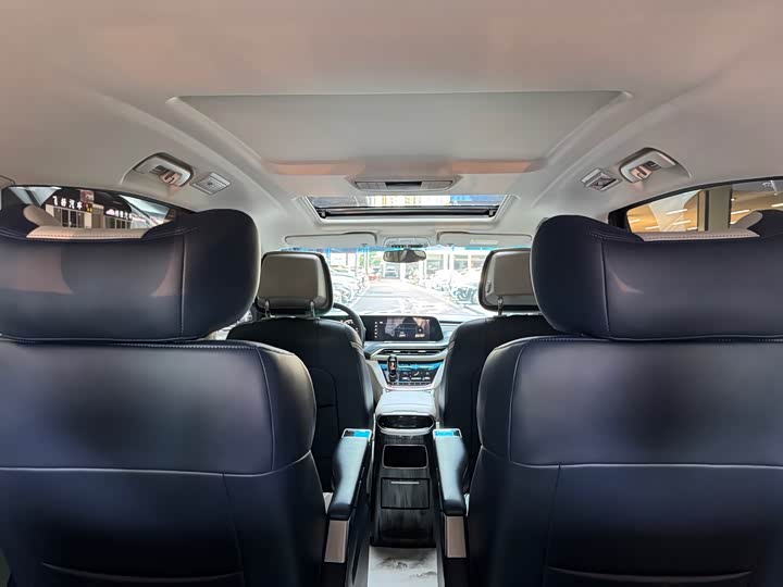 Фото 21 - Buick GL8 ES