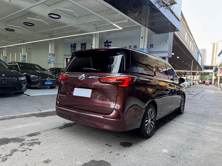 Фото 25 - Buick GL8 ES