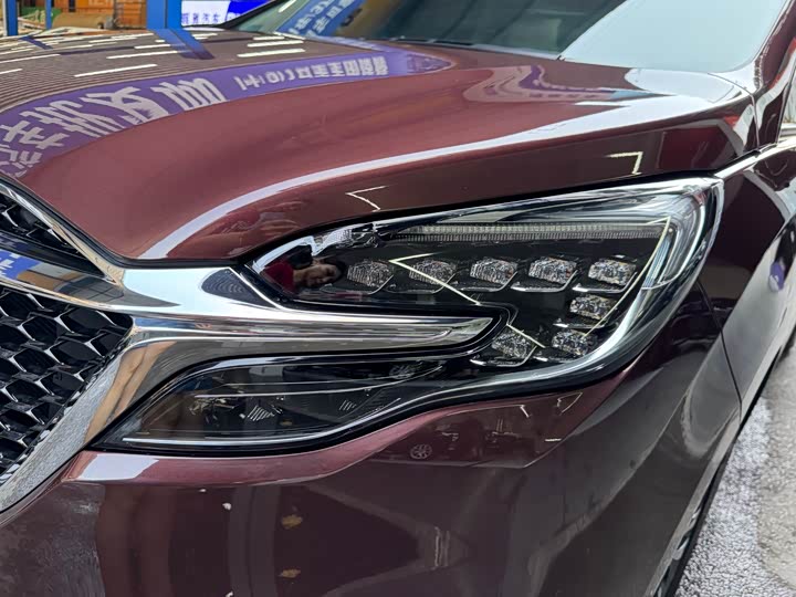 Фото 4 - Buick GL8 ES