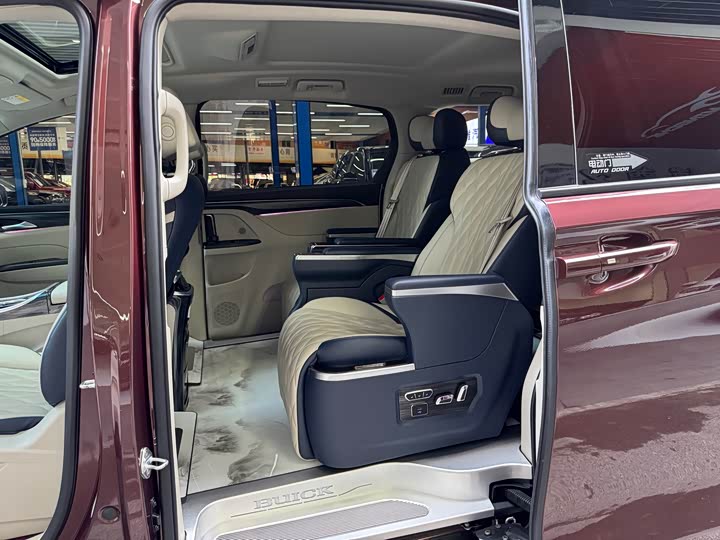 Фото 8 - Buick GL8 ES