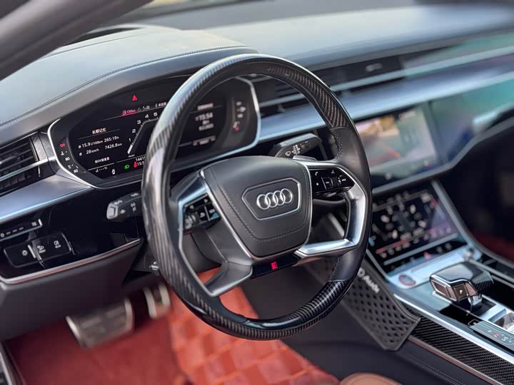 Фото 7 - Audi S8