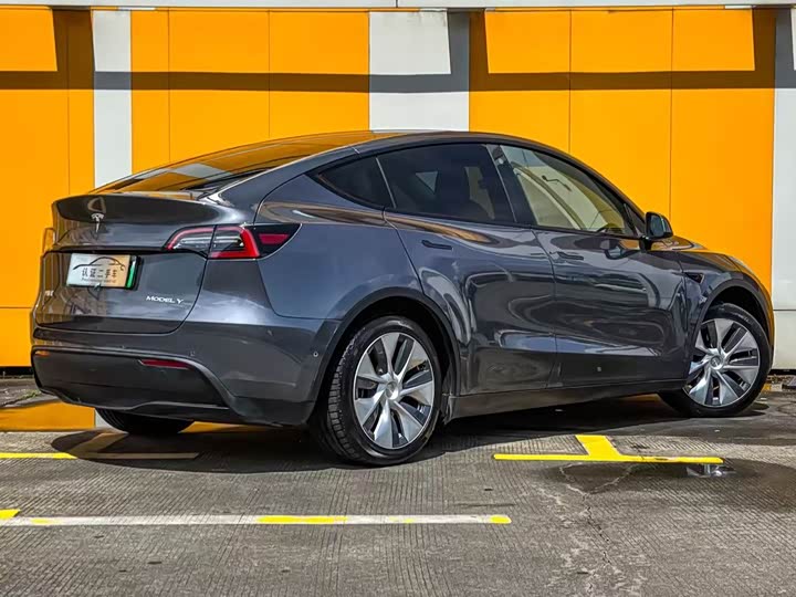 Фото 3 - Tesla Model Y
