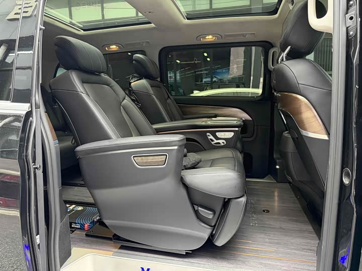 Фото 7 - Mercedes-Benz V-Class