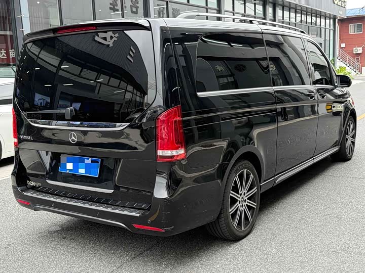 Фото 9 - Mercedes-Benz V-Class