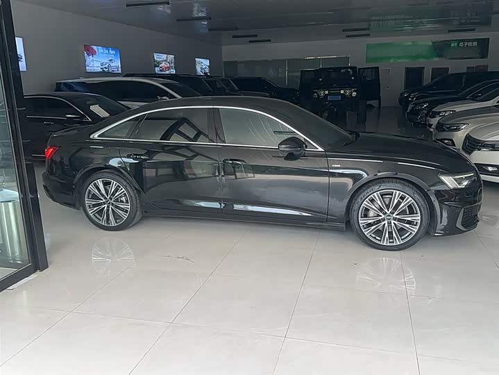 Фото 4 - Audi A6L