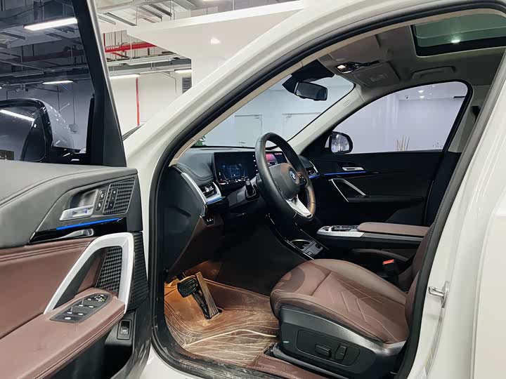 Фото 8 - BMW iX1