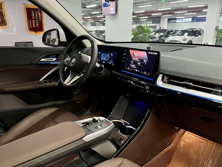 Фото 9 - BMW iX1