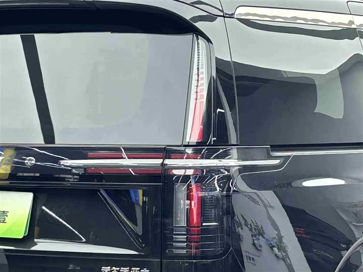 Фото 16 - Volvo EM90