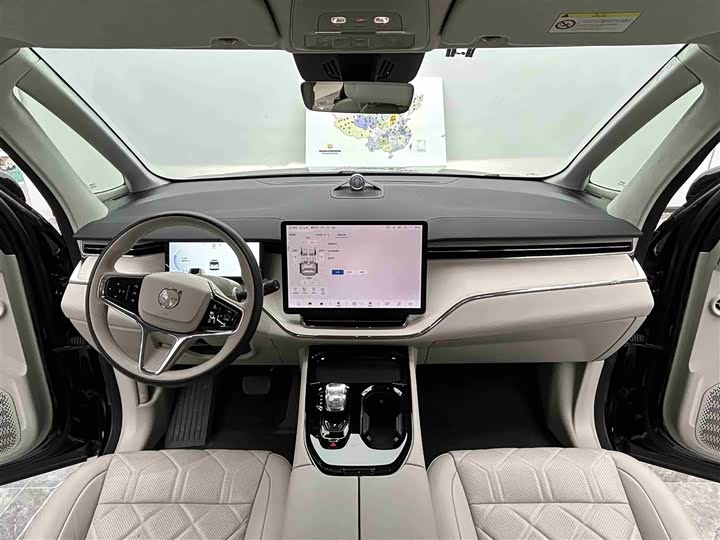 Фото 8 - Volvo EM90